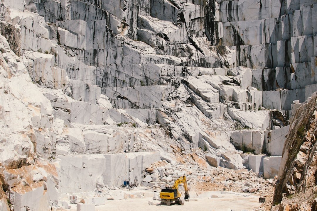 Piedra caliza, bolo y gavión